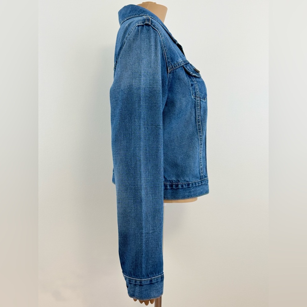 Old Navy Medium Washed Cropped Blue Denim Trucker's Jacket, Women's Size Medium - Picture 5 of 12